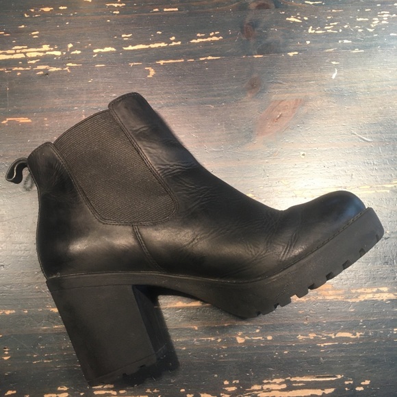 Gently used Hibou heeled boots - Picture 1 of 5